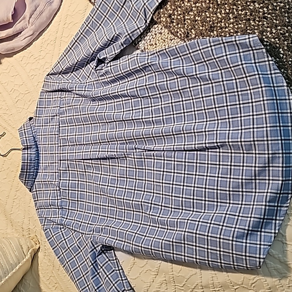 Boys Vineyard Vines button down shirt - Picture 5 of 6
